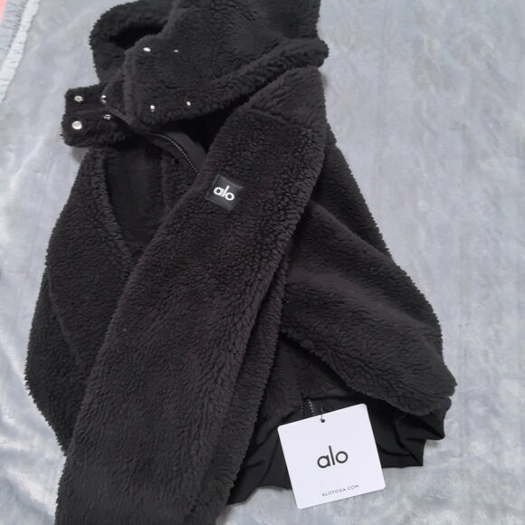 Brand new Alo Yoga Foxy Sherpa Jacket Black Color - Picture 4 of 6